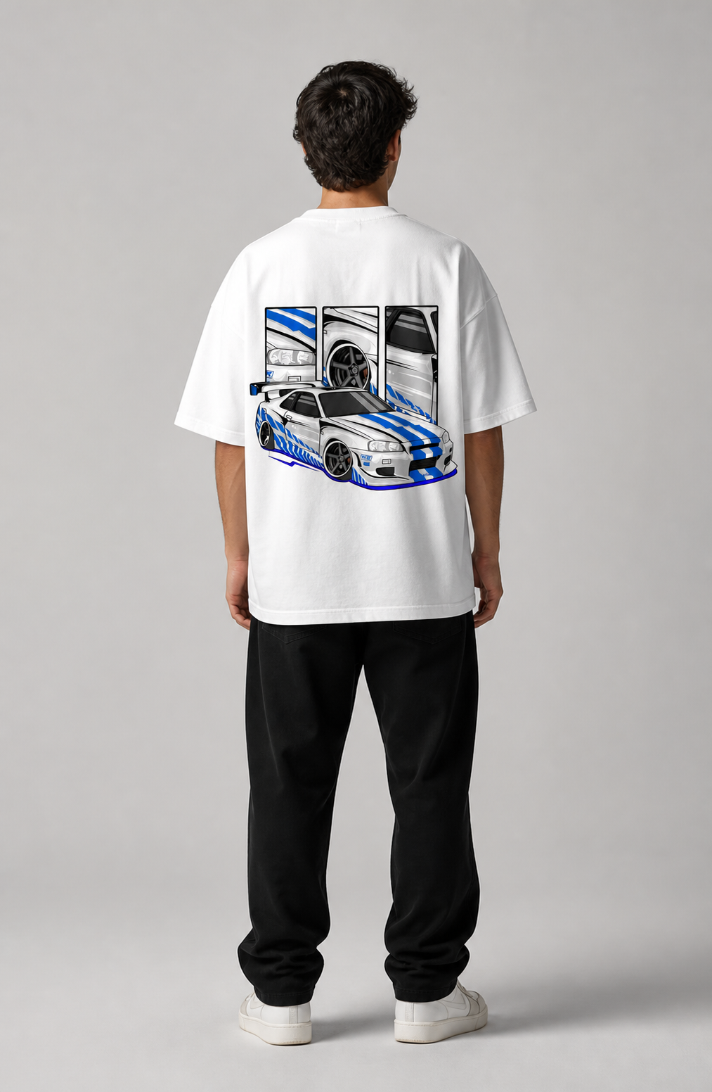 Camiseta Touge Nissan Skyline R34 branca, foto no modelo