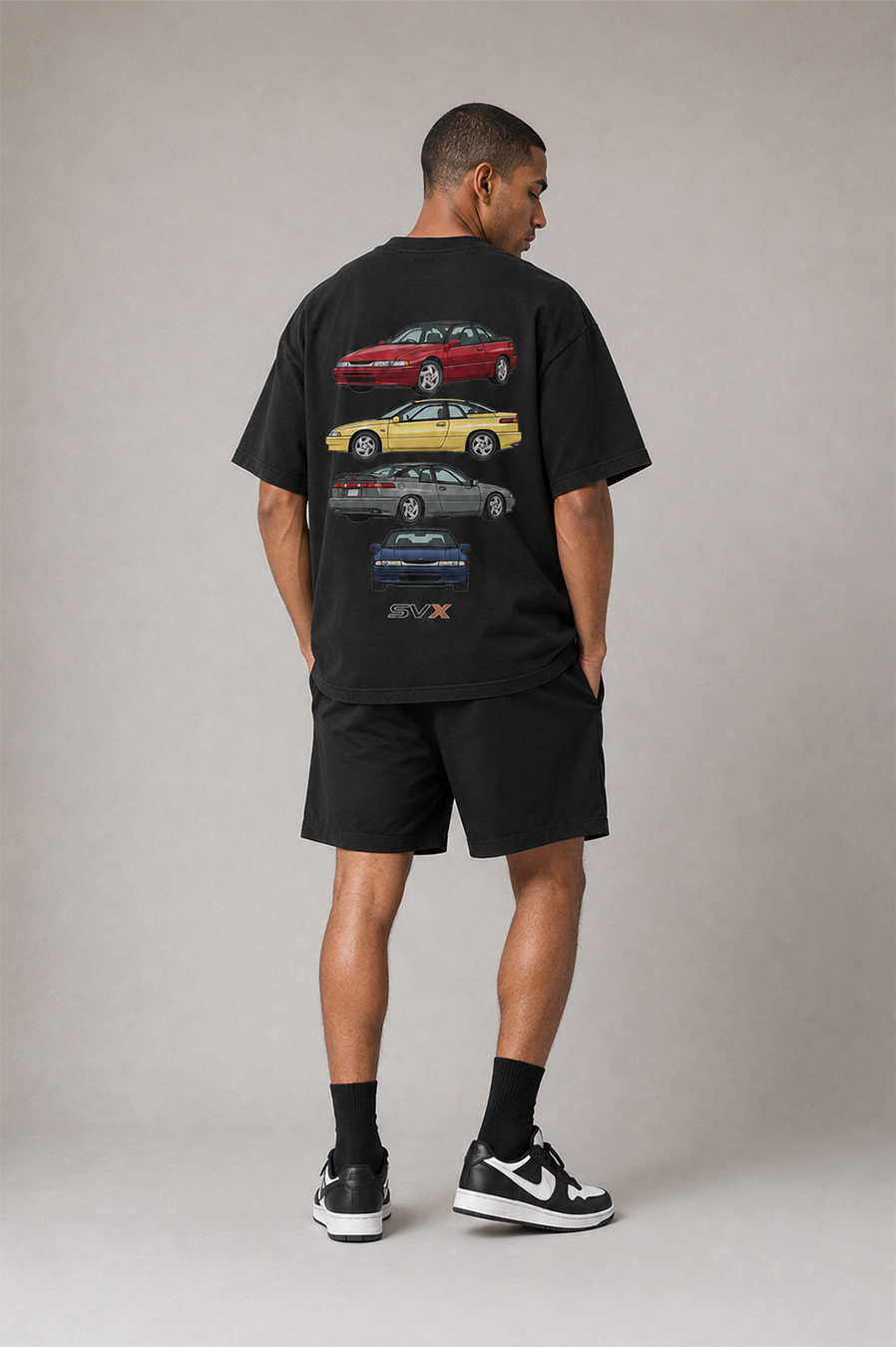 Camiseta Touge Subaru SVX preta, foto no modelo